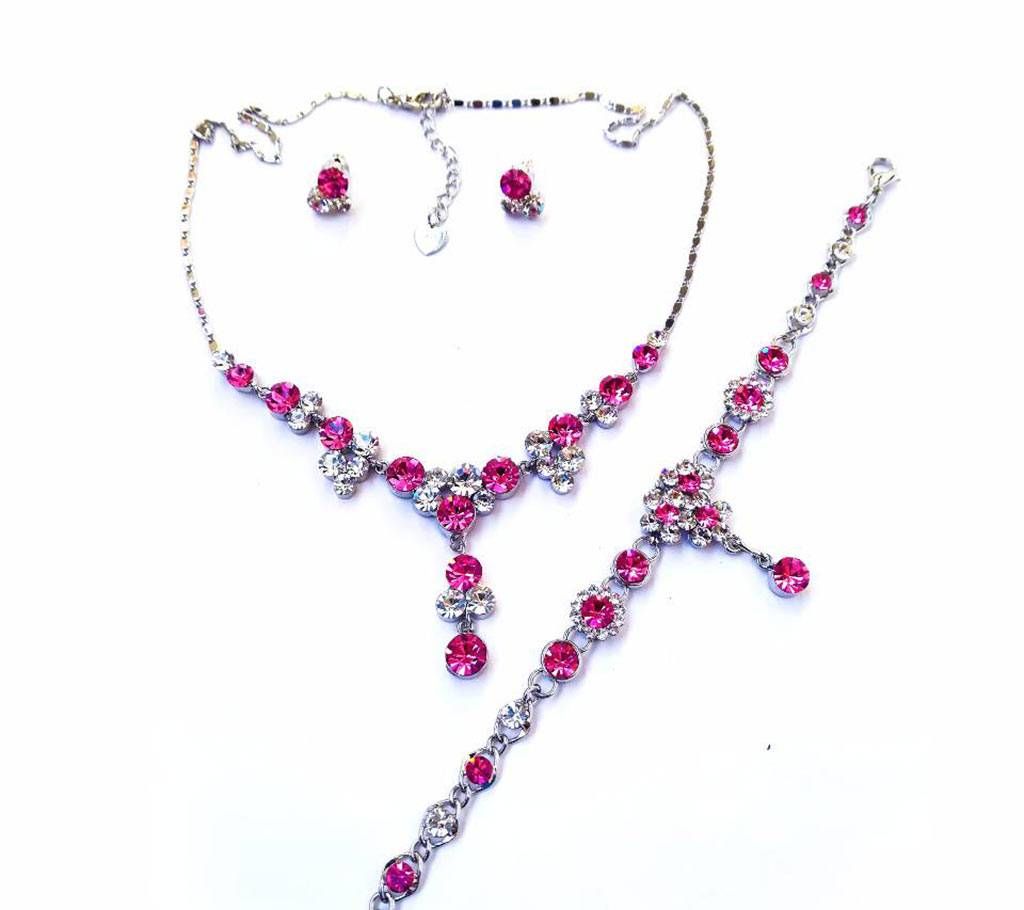 Ladies stone setting necklace set 
