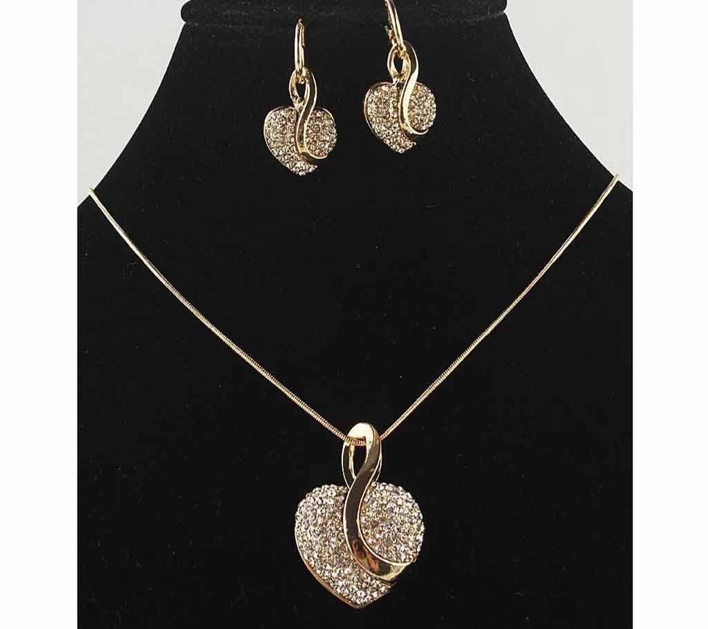 Ladies Heart Shape Stone Setting Pendant