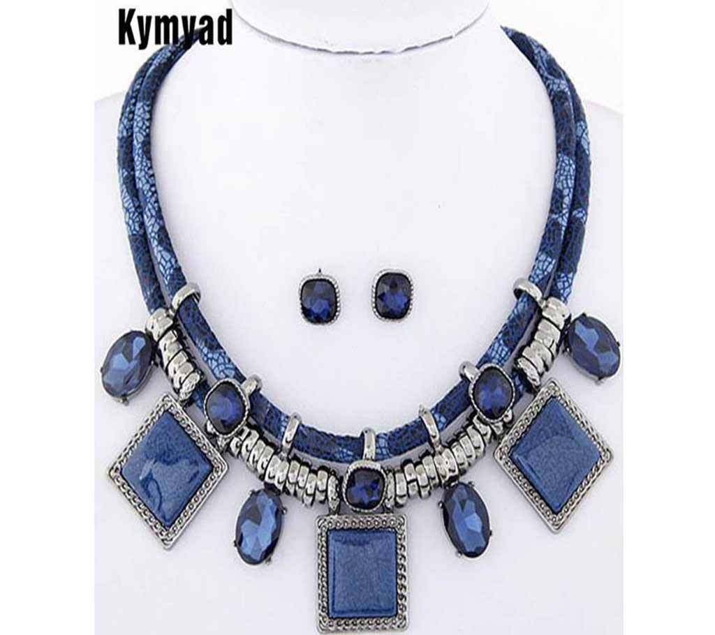 Geometric Necklaces
