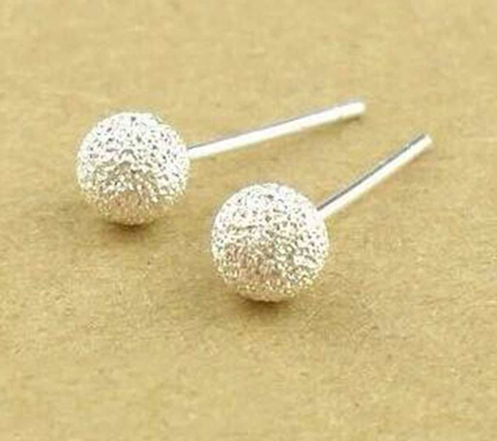 Ball stud earrings Diameter 0.8cm