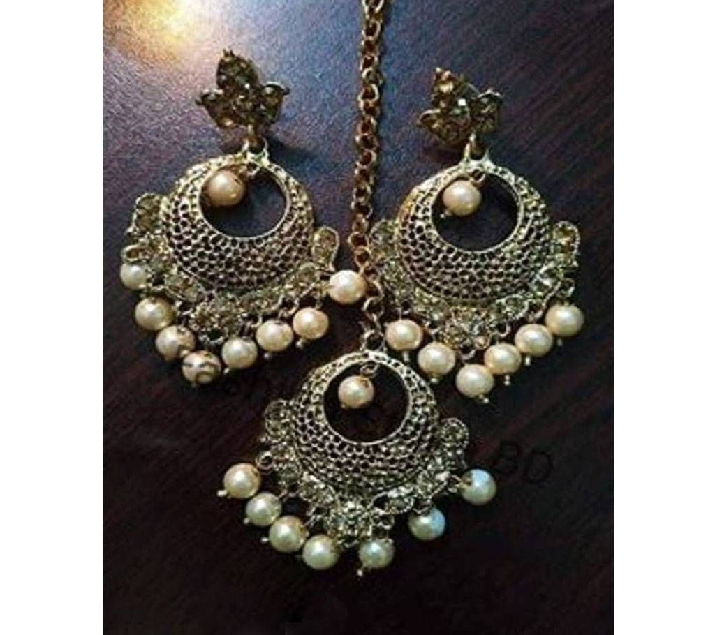 Earrings and tikli set