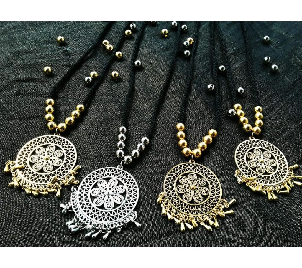 metalnecklace