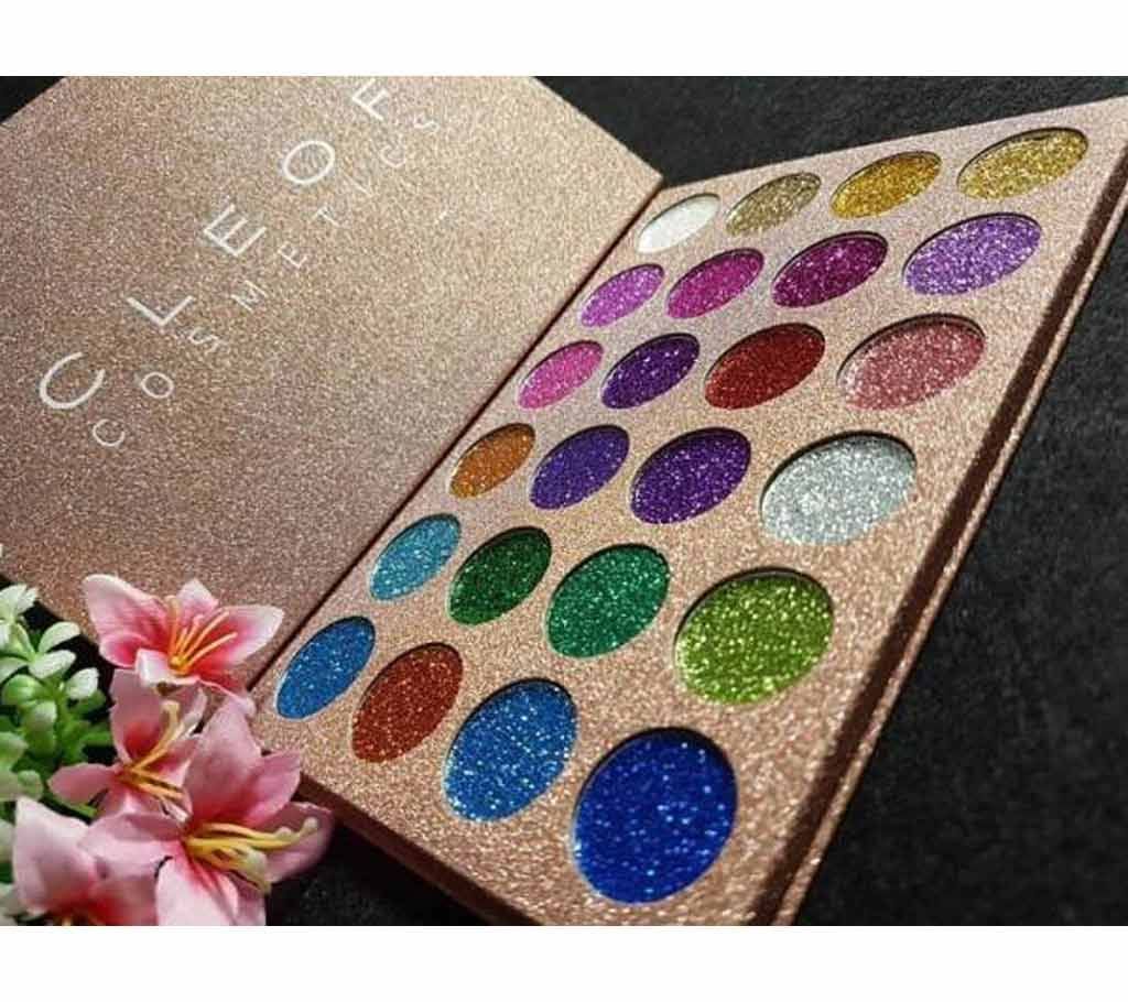 CLEOF Scene Stealer Glitter Eyeshadow Palette