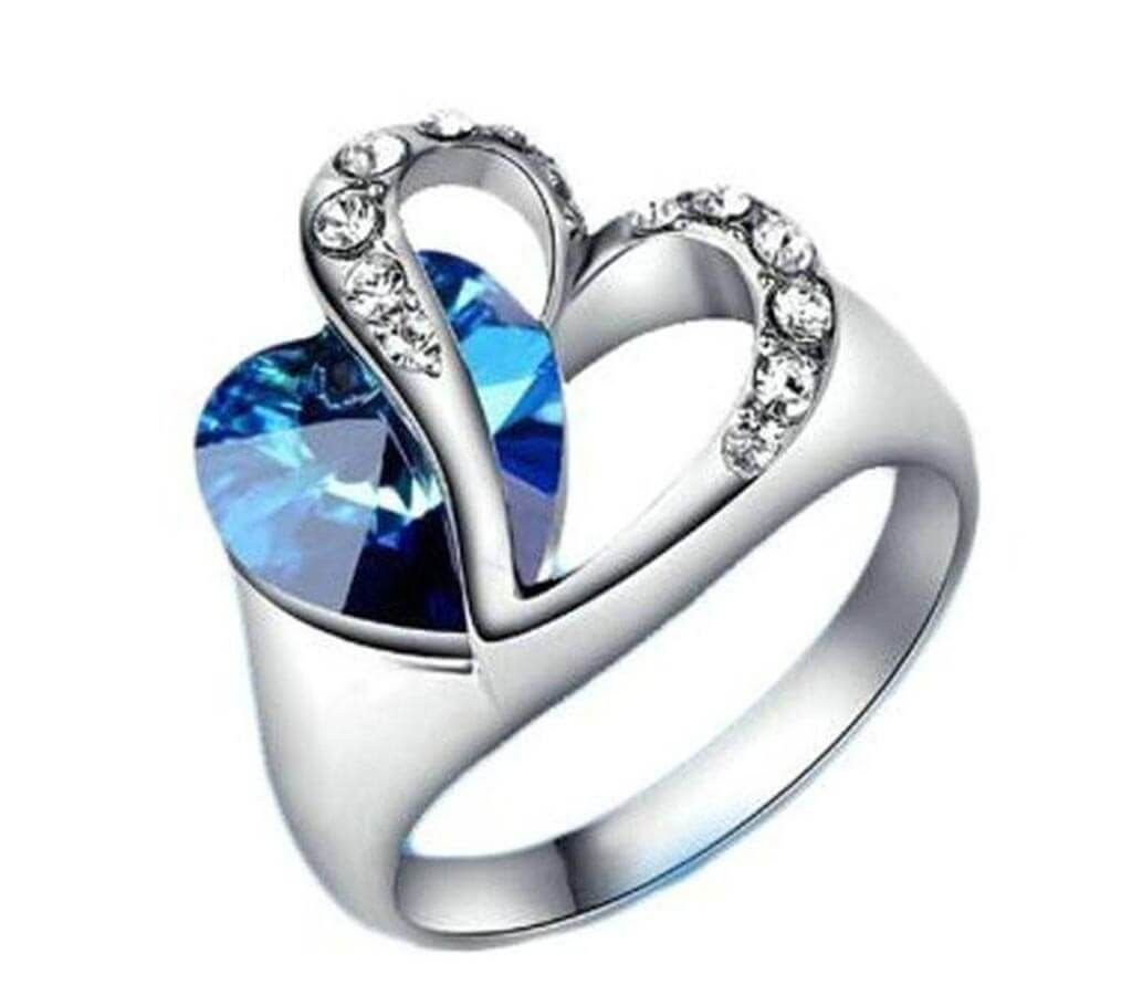 Heart shaped blue stone setting finger ring