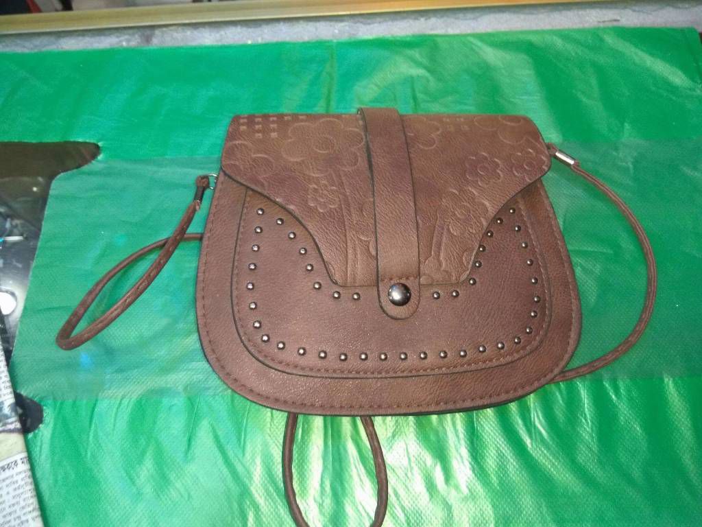 Ladies leather bag