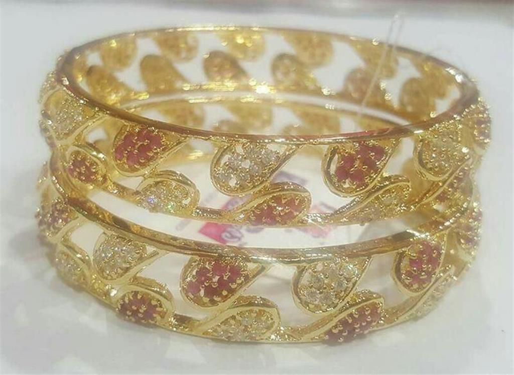 Zinc Alloy Stone Crafted Bangles 
