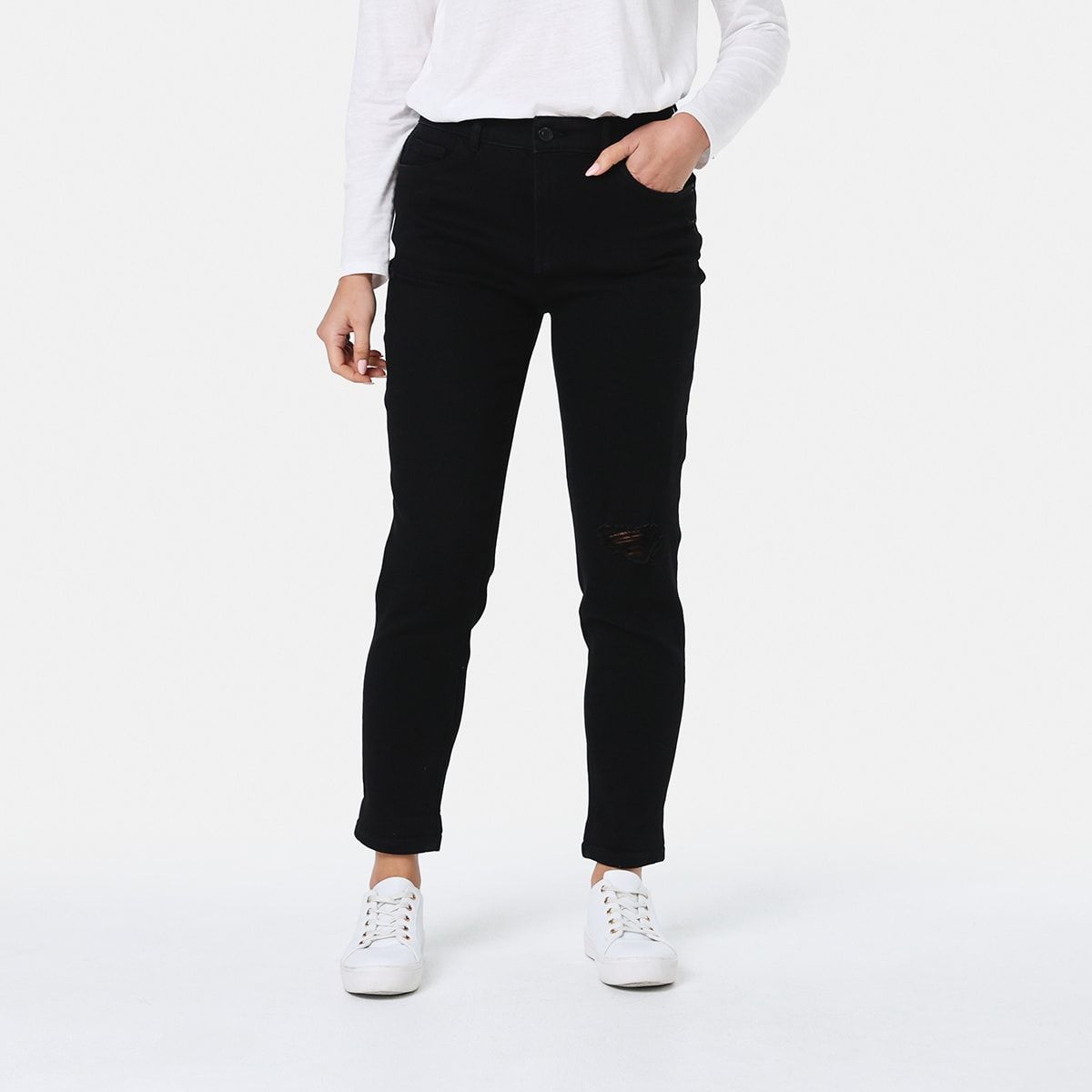 Distressed Boyfriend Jeans